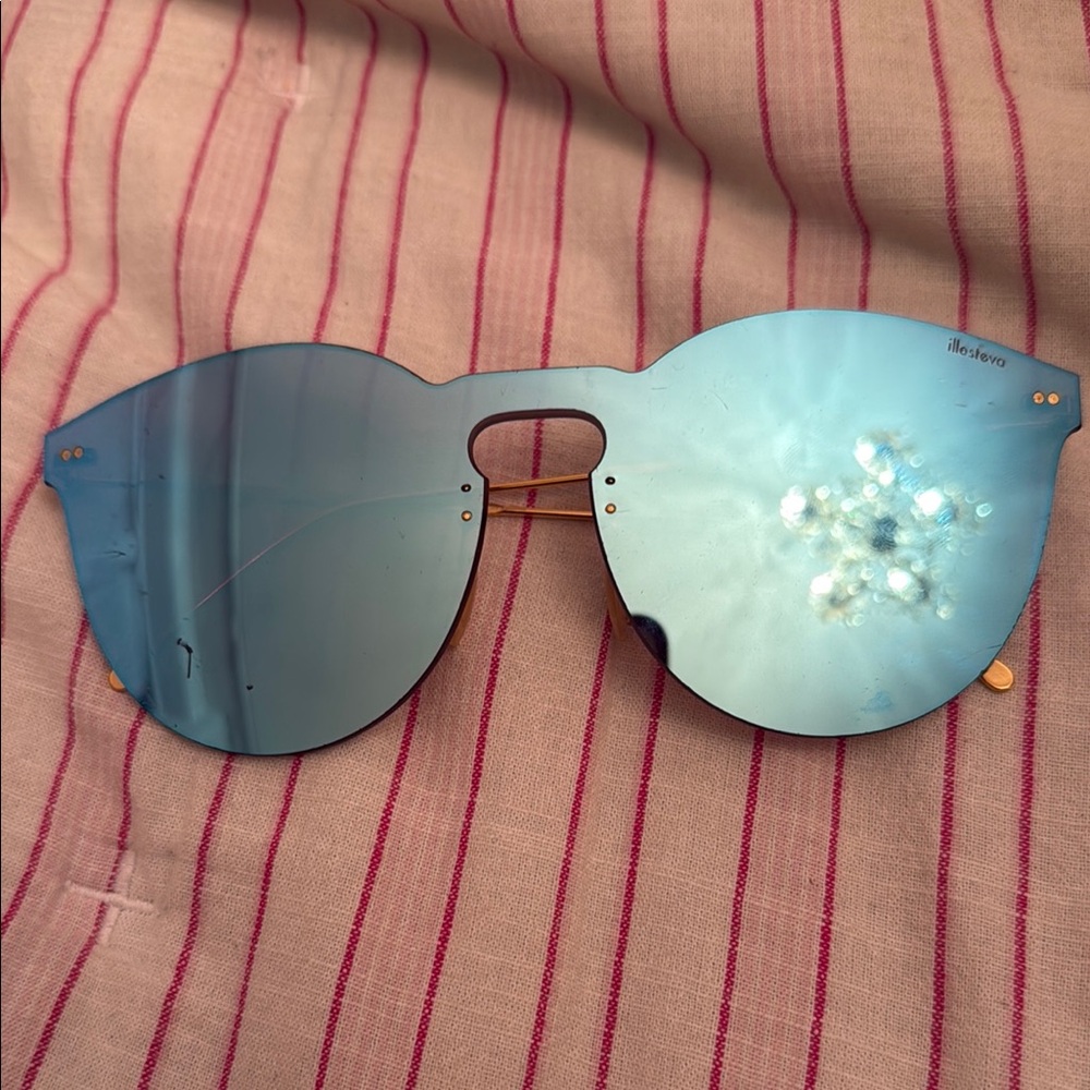 Stylish Blue Sunglasses